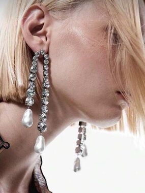 Seraphina Crystal Waterfall
Pearl Drop Couture Earrings